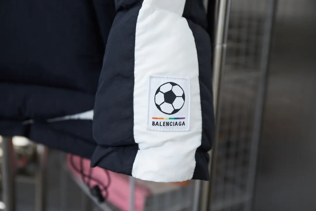 𝘽𝘼𝙇𝙀𝙉𝘾𝙄𝘼𝙂𝘼 BLCG × SKIWEAR -3BSPORTS ICO NSKI PUFFER · 、 · 4 · · 330 · 500 · Black White . 3B · ， · · · logo · logo · ：Black Size：46/48/50/52